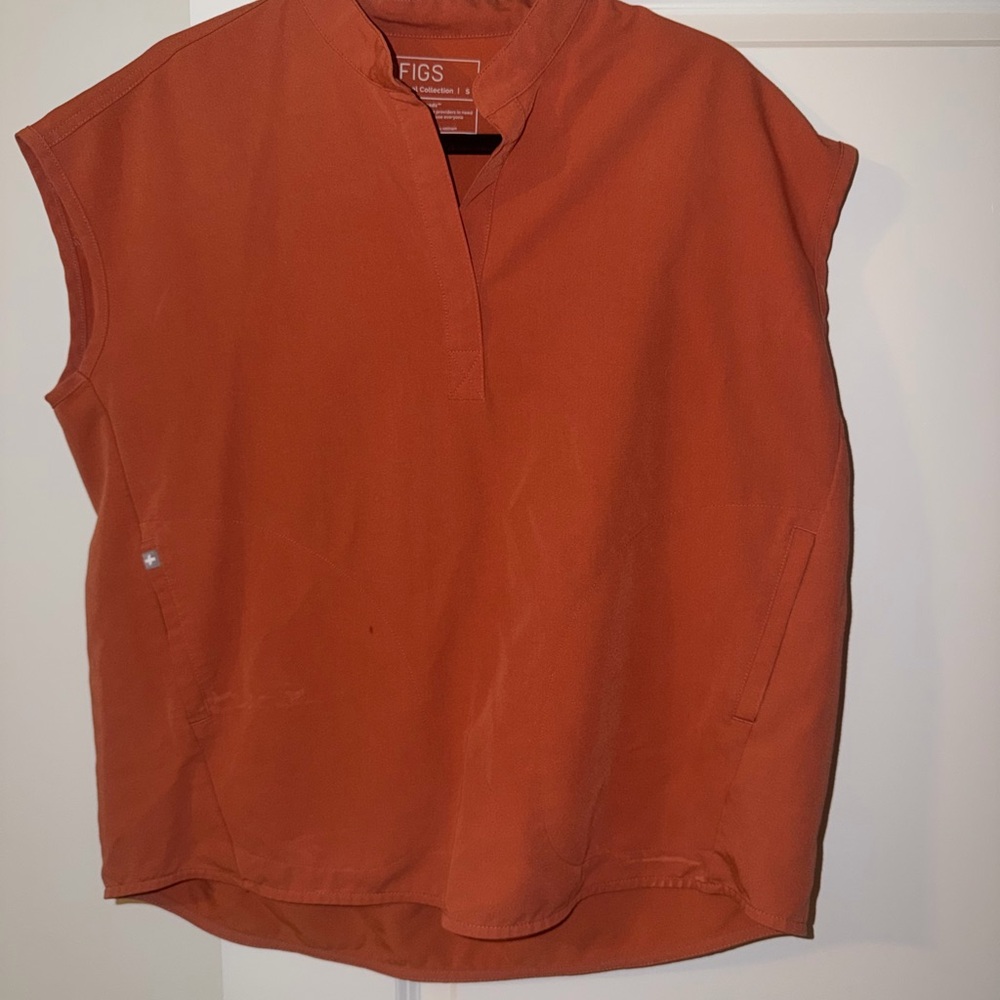 Figs Women's Rust Sleeveless Blouse